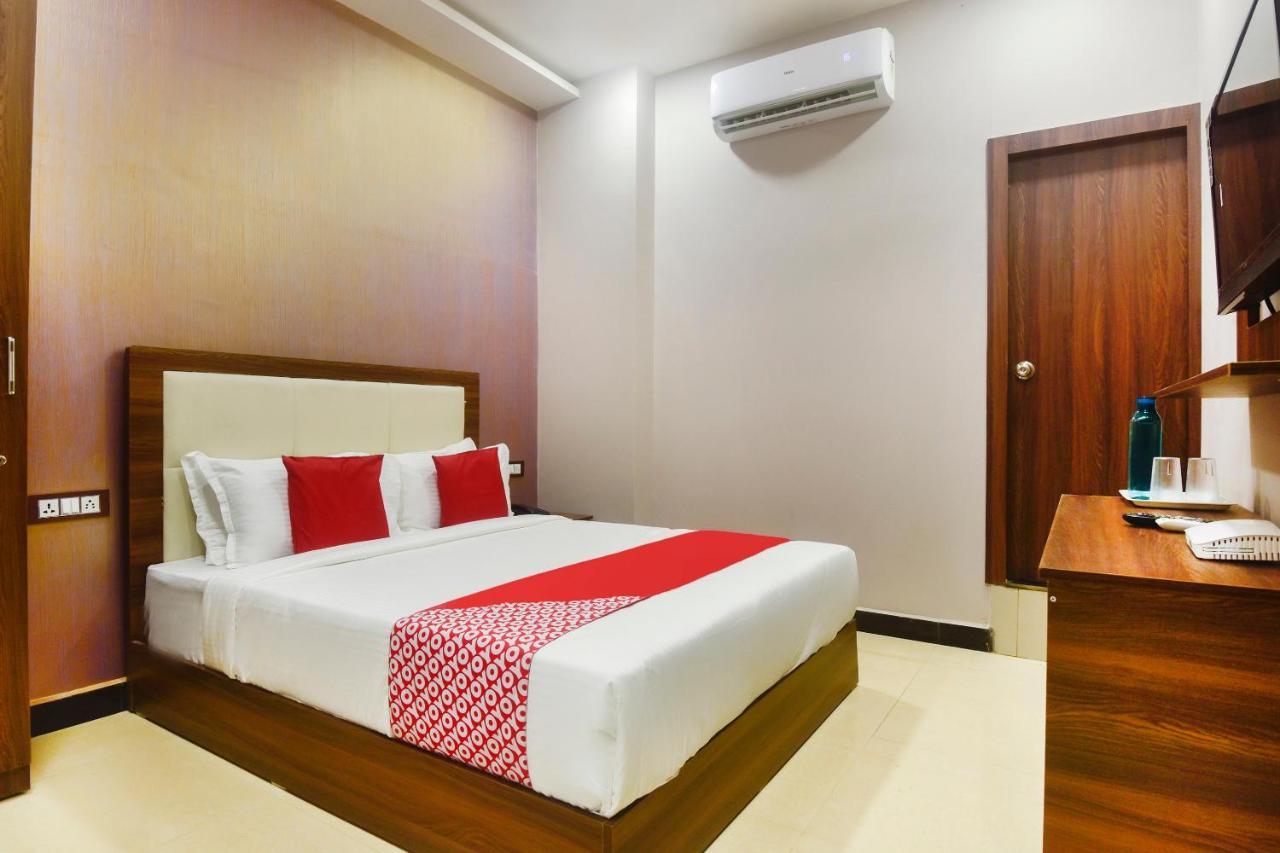 Hotel Blue Sky Residency Мумбаї Екстер'єр фото